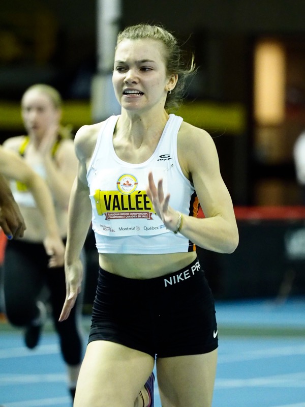 Julia- Vallée en action lors du 60 mètres U16. (Photo : Louis-Olivier Brassard)