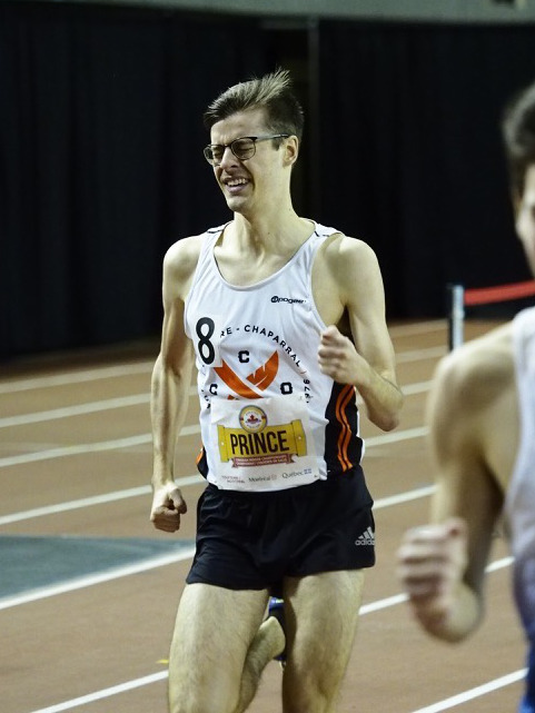 Simon Prince lors du 800 mètres. (Photo : Louis-Olivier Brassard)
