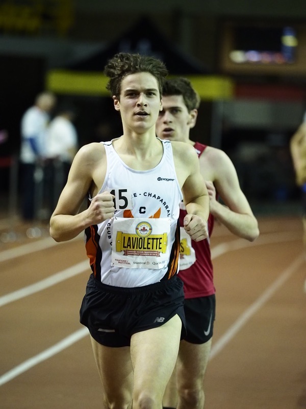 Thomas Laviolette en action lors du 3000 mètres masculin U20. (Photo : Louis-Olivier Brassard)